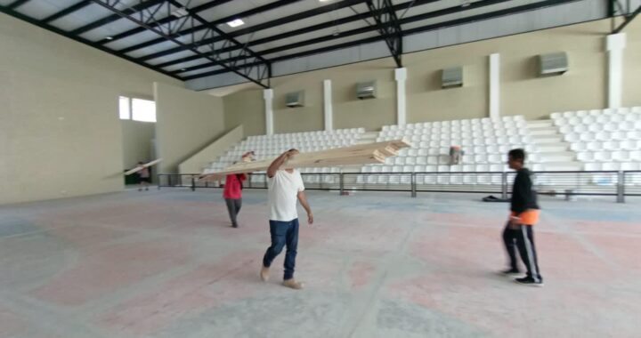 Llegó la nueva duela que transformará al gimnasio Niños Héroes de Tepic ; Miguel Ángel Navarro Quintero.