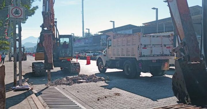 Vamos a sanear el río Mololoa , así se los prometí en campaña, y hoy iniciamos con la construcción del nuevo colector Colosio, Geraldine Ponce.