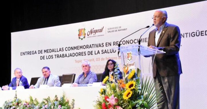 Reconoce Miguel Ángel Navarro Quintero a las y los trabajadores de Salud de Nayarit.