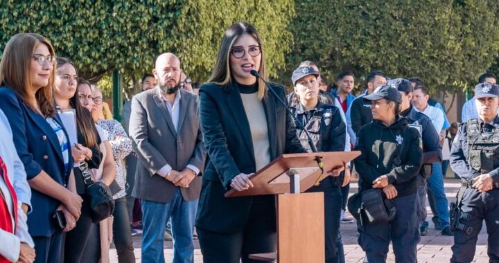 GERALDINE ENTREGA NUEVO EQUIPAMIENTO A LA POLICÍA DE TEPIC PARA REFORZAR SEGURIDAD.