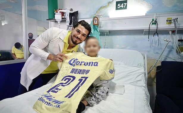 CUMPLE NIÑO INTERTNADO EN LA UNIDAD DE CUIDADOS PALIATIVOS DEL IMSS SU SUEÑO DE CONOCER AL FUTBOLISTA HENRY MARTIN.