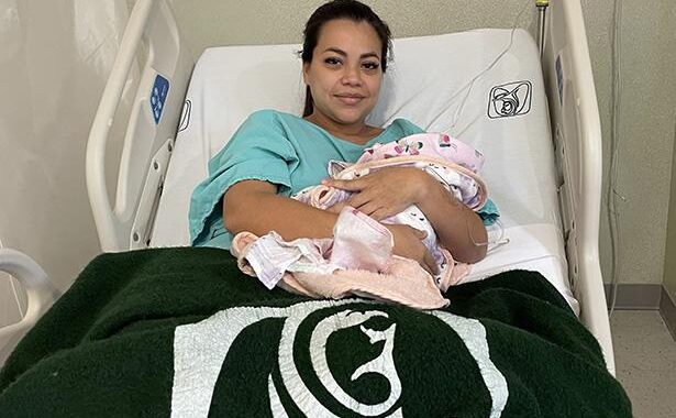 Médicos de IMSS Chiapas salvan vida de joven madre y su bebé, por embarazo de alto riesgo.