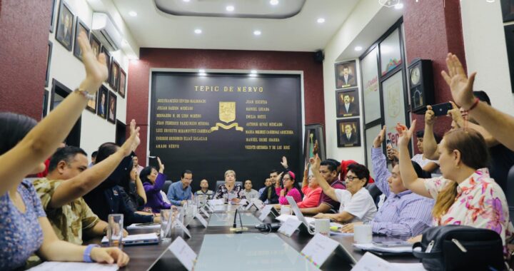 Empleadas del Ayuntamiento de Tepic podrán ir a trabajar con sus bebés durante lactancia.