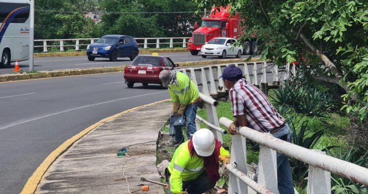 Atiende Gobierno de Tepic la avenida Insurgentes con balizamiento.