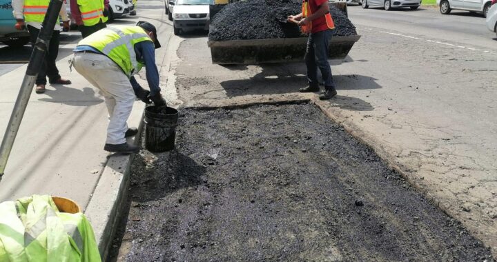 Gobierno de Tepic intensifica trabajos bacheo en la ciudad.