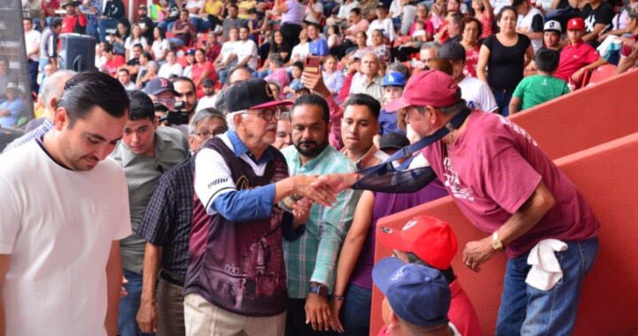 Entrega Miguel Ángel Navarro Quintero el estadio “Gilberto Flores Muñoz” de Compostela.