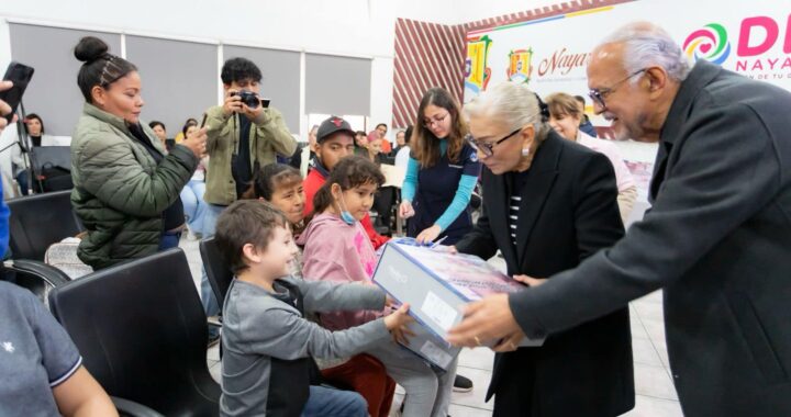 Entrega Corazón de Tu Gobierno procesadores e implantes cocleares.