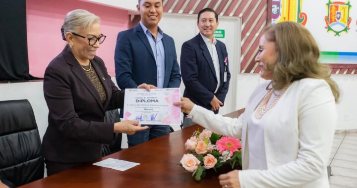 Clausura DIF Nayarit cursos ordinarios de Corte y Confección, Masajes y Cultora de Belleza.