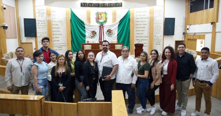 JÓVENES ESTUDIANTES VISITAN Y CONOCEN LO MÁS IMPORTANTE DEL CONGRESO DE NAYARIT.