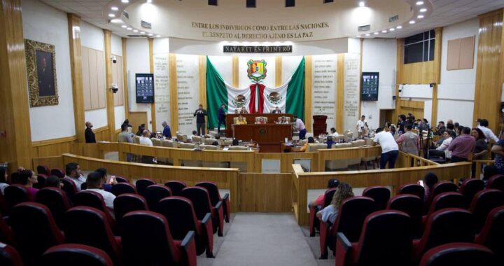 Rinden protesta de ley dos nuevos representantes populares suplentes.