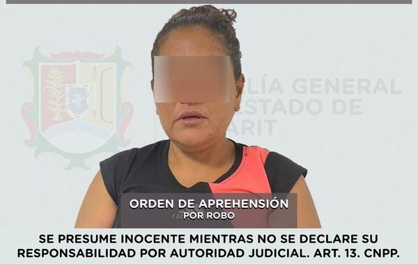 DETENIDA PRESUNTA RESPONSABLE DE ROBO A TIENDA WALMART.