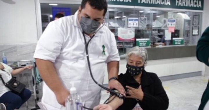 IMSS fortalece atención preventiva con la contratación de mil 540 especialistas en Medicina Familiar.