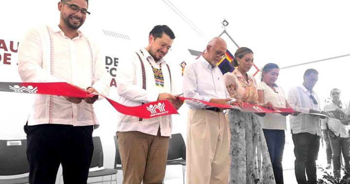 Inaugura el gobernador del estado, Miguel Ángel Navarro Quintero el Centro de Servicio INFONAVIT Nuevo Nayarit.