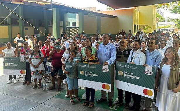 Reciben tarjetas de La Clínica es Nuestra 83Comités de Salud para el Bienestar de Yucatán.