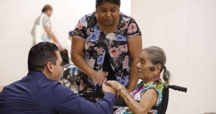 La salud es primero ; Héctor Santana García.