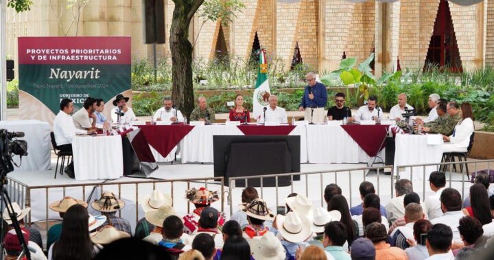 Los nayaritas sentíamos que éramos solamente un estado de paso, pero usted, señor presidente, nos elevó la autoestima y defendió nuestra dignidad ; Miguel Ángel Navarro Quintero.