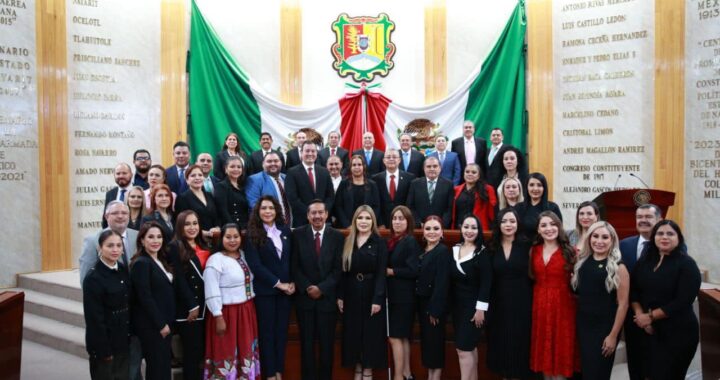 Instalan la Trigésima Cuarta Legislatura al Congreso de Nayarit.