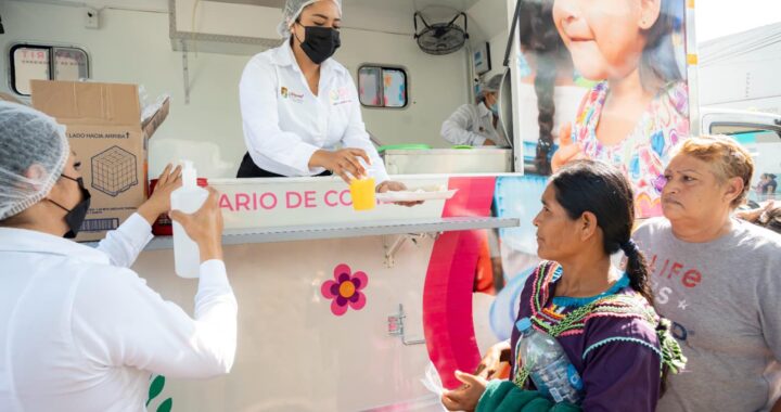 Otorga Beatriz Estrada esperanza y alimentación a familiares de pacientes del hospital IMSS-Bienestar.