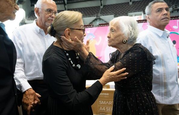 Reconoce y respalda Beatriz Estrada a las y los abuelos en su día.