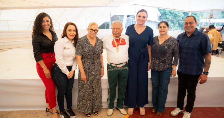 Abuelitas y abuelitos agradecen a Beatriz Estrada por Olimpiadas de Oro.