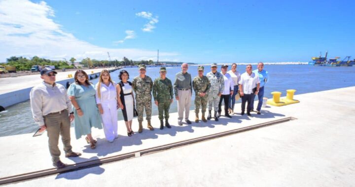 DR NAVARRO QUINTERO SUPERVISA OBRAS EN EL PUERTOBOCA DE CHILA.