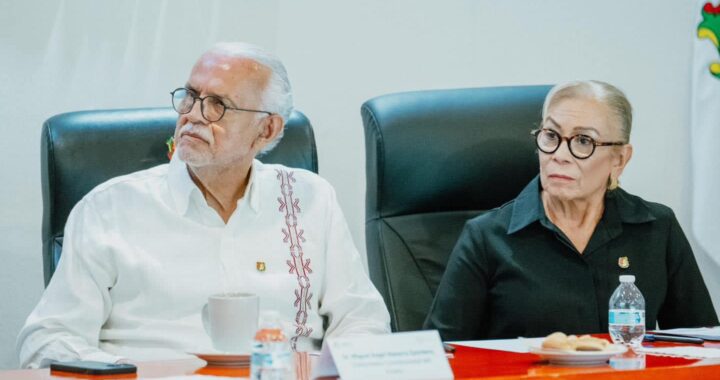 Gobernador Miguel Ángel Navarro y su esposa Beatriz Estrada encabezan evento de preliberaciones en Nayarit.