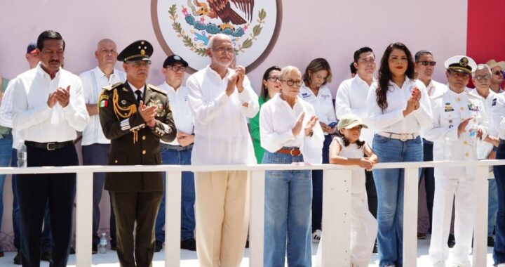 Encabeza el gobernador de Nayarit el tradicional desfile.