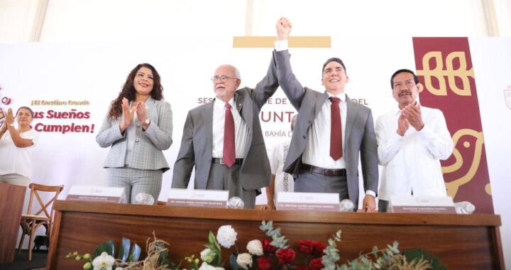 Héctor Santana, toma protesta como Presidente Municipal del Gobierno de Bahía de Banderas, para el periodo 2024-2027.