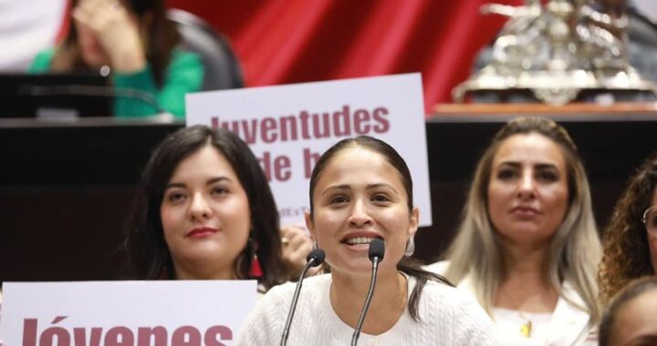 La diputada nayarita, Andrea Navarro, alza la voz por los jóvenes.