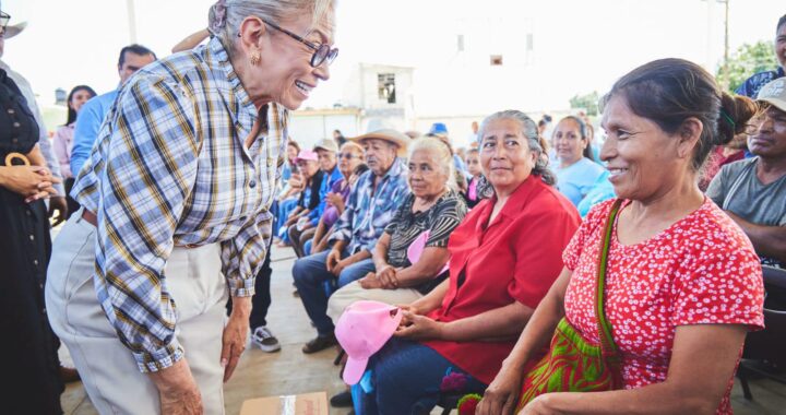 Familias de Santa María del Oro agradecen a Beatriz Estrada por mejorar su bienestar.