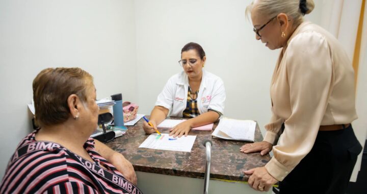 Con pruebas gratuitas de osteoporosis, Beatriz Estrada beneficia la salud de las familias en el estado.