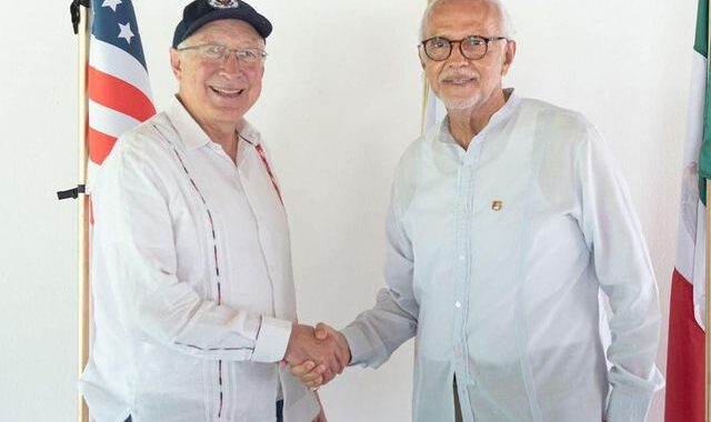 DR . NAVARRO QUINTERO SOSTIENE REUNIÓN CON EMBAJADOR DE E.U.A KEN SALAZAR.