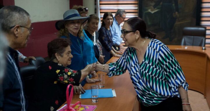 Inmejorable forma de resolver ; Reconocen audiencia pública de la presidenta Anabel Guerrero.