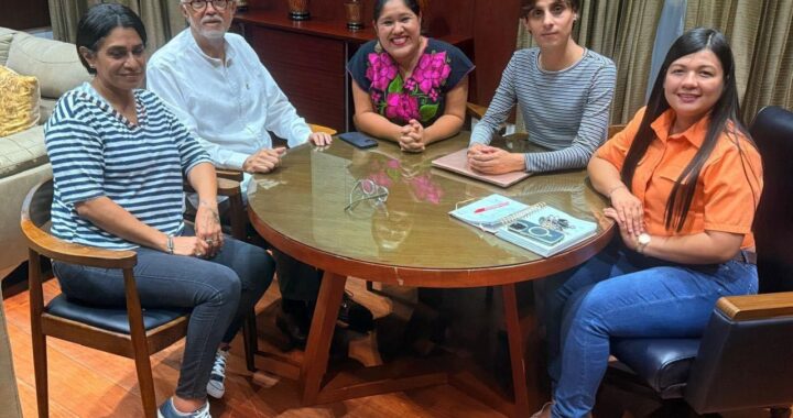 DR NAVARRO QUINTERO DIALOGA CON  LA DIRECTORA DEL CECAN Y SU EQUIPO PARA LOS PREPARATIVOS DEL FESTIVAL CULTURAL AMADO NERVO.