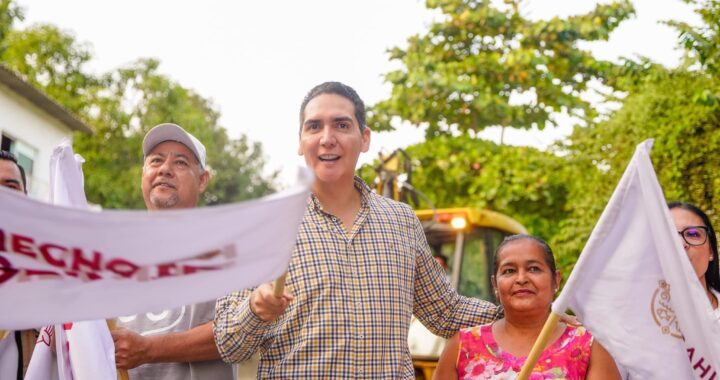 Héctor Santana arranca la pavimentación de la calle Guerrero en Valle de Banderas.