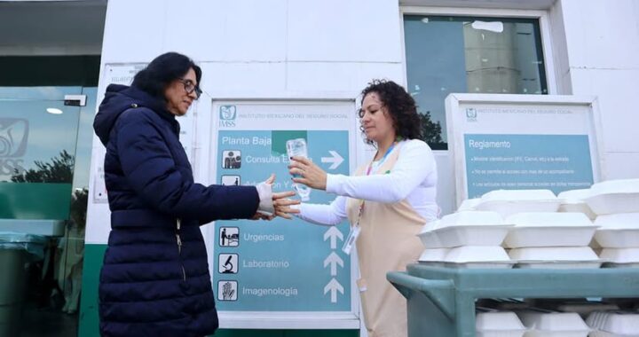 Voluntariado IMSS entrega 850 refrigerios en seis hospitales del Sur de la CDMX.