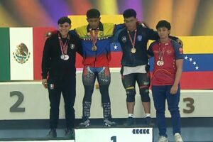 Leonardo Torres gana 1 medalla de plata y 2 bronces ; En el Campeonato Panamericano Juvenil de Levantamiento de Pesas que se celebra en La Habana, Cuba.