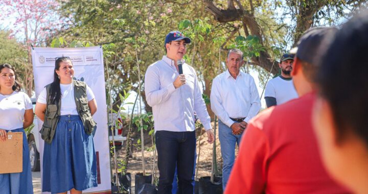 Un kilómetro de vida ; Héctor Santana inicia arborización en Santa Rosa Tapachula en el Día Mundial de la Tierra.