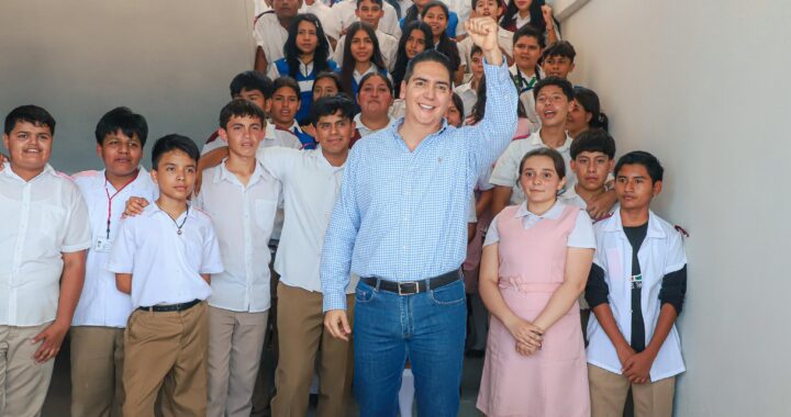 Hoy estamos cumpliendo un sueño” ; Héctor Santana entrega nueva secundaria en Valle Marlin tras ocho años de lucha.