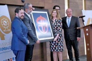 Plantea Zoé Robledo amplia colaboración con la Fundación Mexicana para la Salud y sus Consejos Promotores.