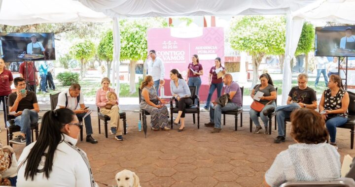 Geraldine escucha y atiende a vecinas y vecinos de Los Fresnos.