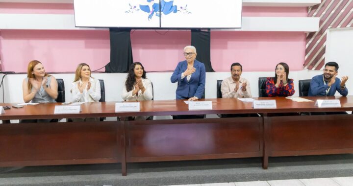 Presenta Beatriz Estrada el programa Familias de Acogida en Nayarit.