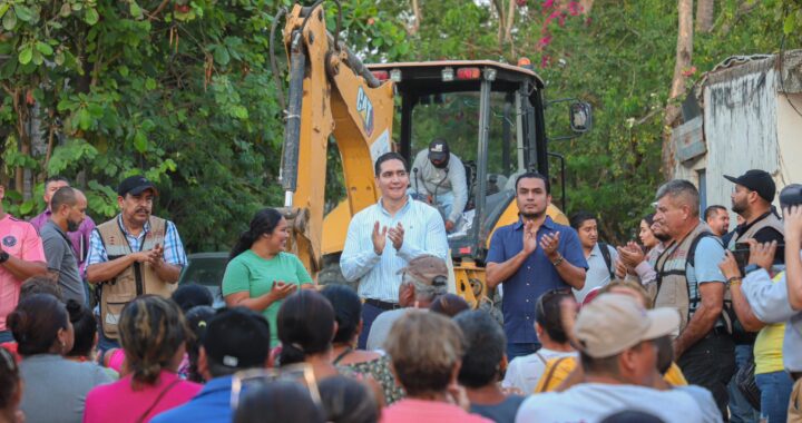 Héctor Santana arranca pavimentación de la calle Zacatecas en Valle de Banderas.