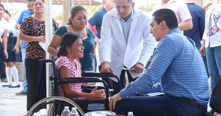 Héctor Santana encabeza la Audiencia Ciudadana número 33 desde San Juan Papachula.