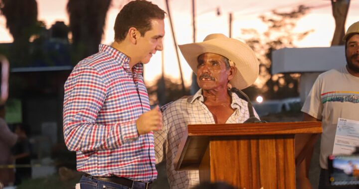 Héctor Santana rinde cuentas desde Jardines del Sol.
