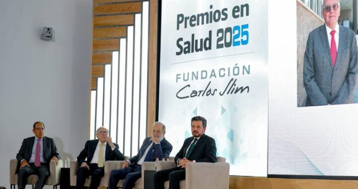 Asiste Zoé Robledo a la entrega de los“Premios Carlos Slim en Salud 2025”.