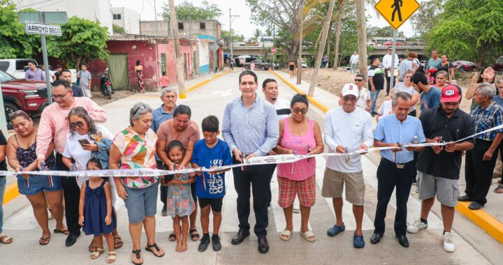 Con hechos y no con palabras, Héctor Santana transforma La Cruz de Huanacaxtle.