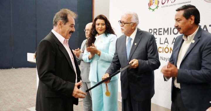 Reconocen a las y los abogados en Nayarit con el Premio Estatal de la Abogada y el Abogado, edición 2025 .