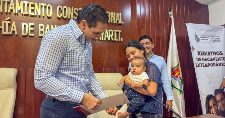 Con más de 400 actas de nacimiento entregadas ,  Héctor Santana garantiza identidad legal a quienes más lo necesitan .