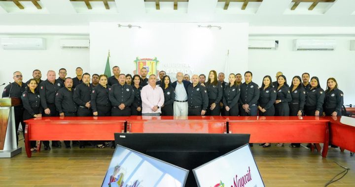 Navarro Quintero entrega reconocimientos a personal penitenciario y reafirma compromiso con la seguridad.